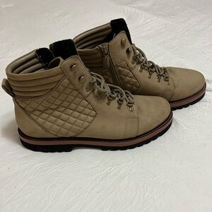 Blondo Helen Waterproof Hiker Boots, size 9.